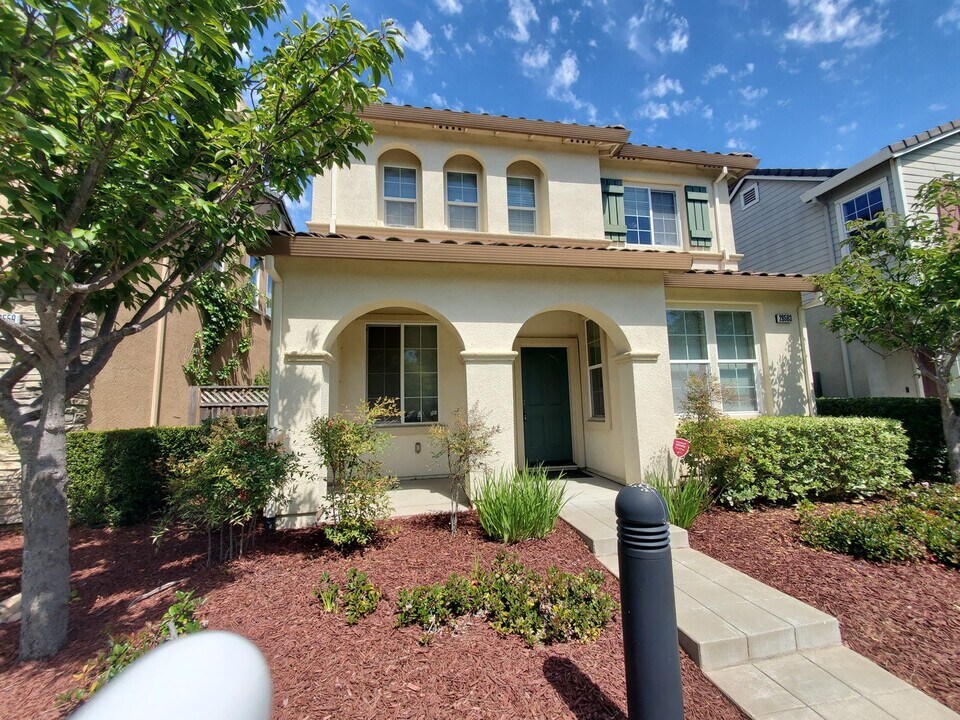 28563 Starboard Ln in Hayward, CA - Foto de edificio
