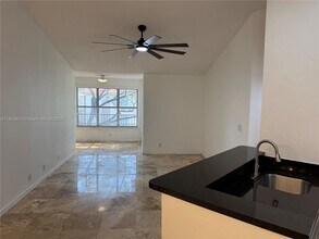 3460 Pinewalk Dr N in Margate, FL - Building Photo - Building Photo