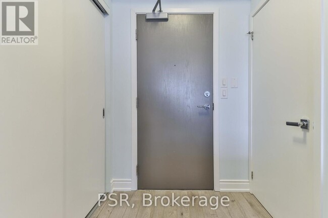 21-1221 Widmer St in Toronto, ON - Building Photo - Building Photo