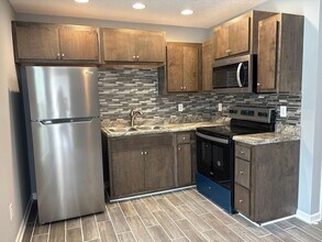 409 W Waggoner St in Tullahoma, TN - Building Photo - Building Photo