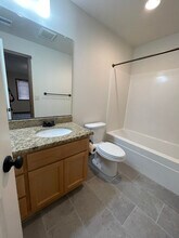 1009 SW Juniper Gdns Ln in Warrenton, OR - Building Photo - Building Photo