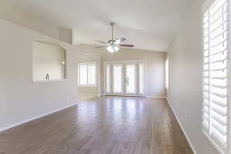 16634 N 35th Way in Phoenix, AZ - Foto de edificio - Building Photo