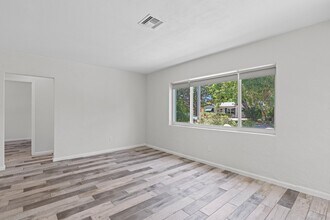 1120 N Palmway in Lake Worth Beach, FL - Building Photo - Building Photo