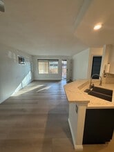 12675 Camino Mira del Mar, Unit 177 in San Diego, CA - Foto de edificio - Building Photo