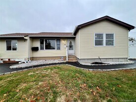 445 Madison Ave in Brentwood, NY - Building Photo