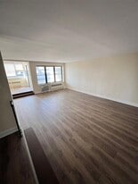 190 1st St, Unit 5B in Mineola, NY - Building Photo
