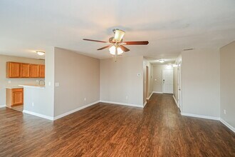 1848 Pineta Cove Drive in Middleburg, FL - Foto de edificio - Building Photo