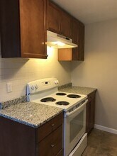 98 Emerson Gardens Rd in Lexington, MA - Building Photo - Building Photo