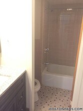 1110 Commonwealth Ave, Unit 315 in Boston, MA - Foto de edificio - Building Photo