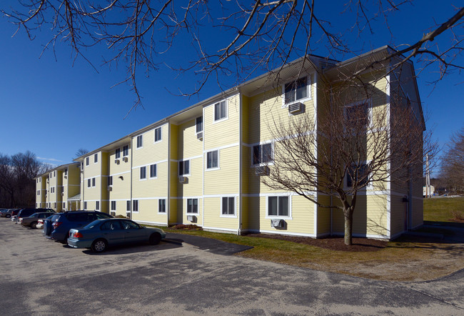 Georgiaville Manor in Smithfield, RI - Foto de edificio - Building Photo