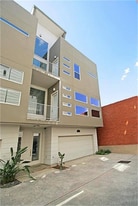 906 Hutchins St in Houston, TX - Building Photo