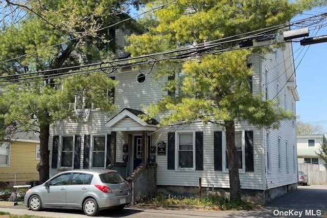 31 Simon St-Unit -2 in Babylon, NY - Building Photo
