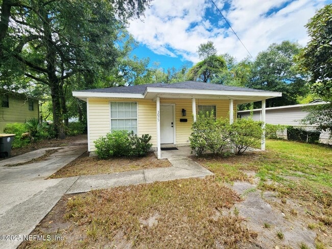 property at 3075 Commonwealth Ave