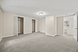 16 School St, Unit Front Unit in West Seneca, NY - Building Photo - Building Photo