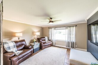 601 Bob Wallace Ave SW in Huntsville, AL - Foto de edificio - Building Photo