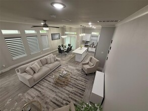 7110 St Augustine St in Houston, TX - Building Photo - Building Photo