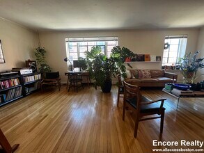 105 Longwood Ave, Unit 4 in Brookline, MA - Building Photo - Building Photo