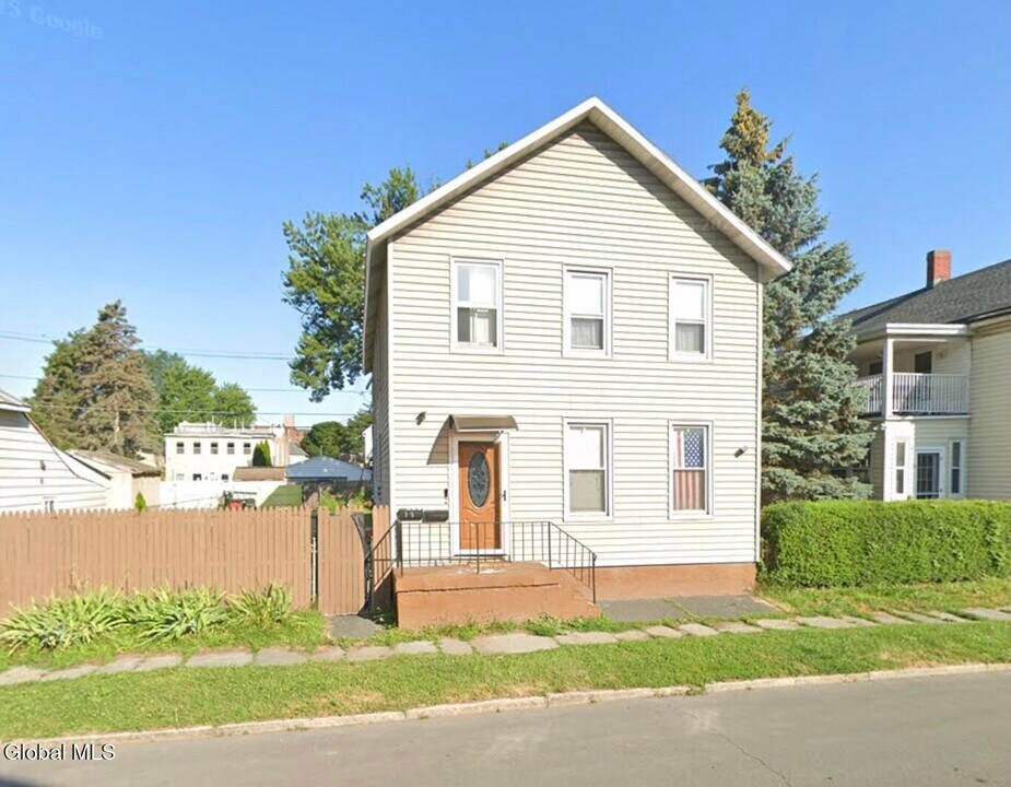 745 5th Ave in Troy, NY - Building Photo