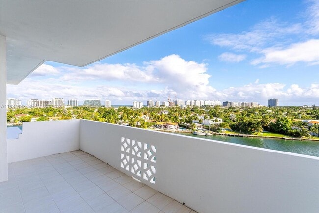 9101 E Bay Harbor Dr in Bay Harbor Islands, FL - Building Photo - Building Photo