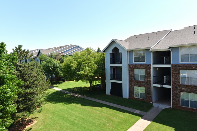 Pebble Creek Apartments in Mustang, OK - Building Photo - Building Photo