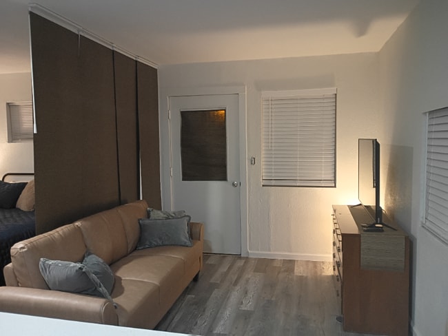 739 Daisy Dr in Bullhead City, AZ - Foto de edificio - Building Photo