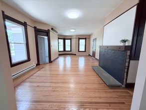 93 Broad St in Norwich, CT - Building Photo - Building Photo
