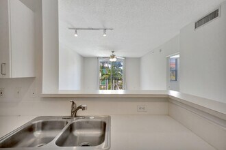 720 S Sapodilla Ave in West Palm Beach, FL - Building Photo - Building Photo