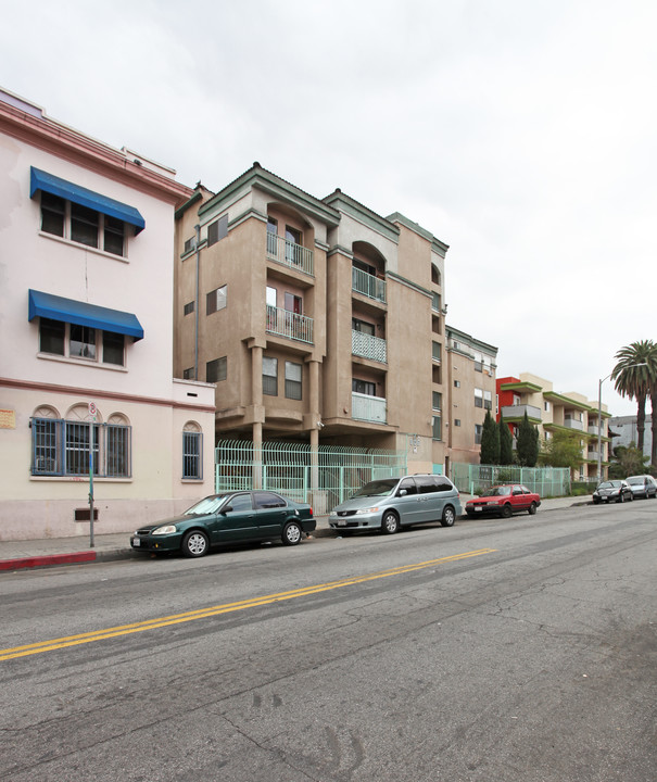 806 S Burlington Ave in Los Angeles, CA - Foto de edificio