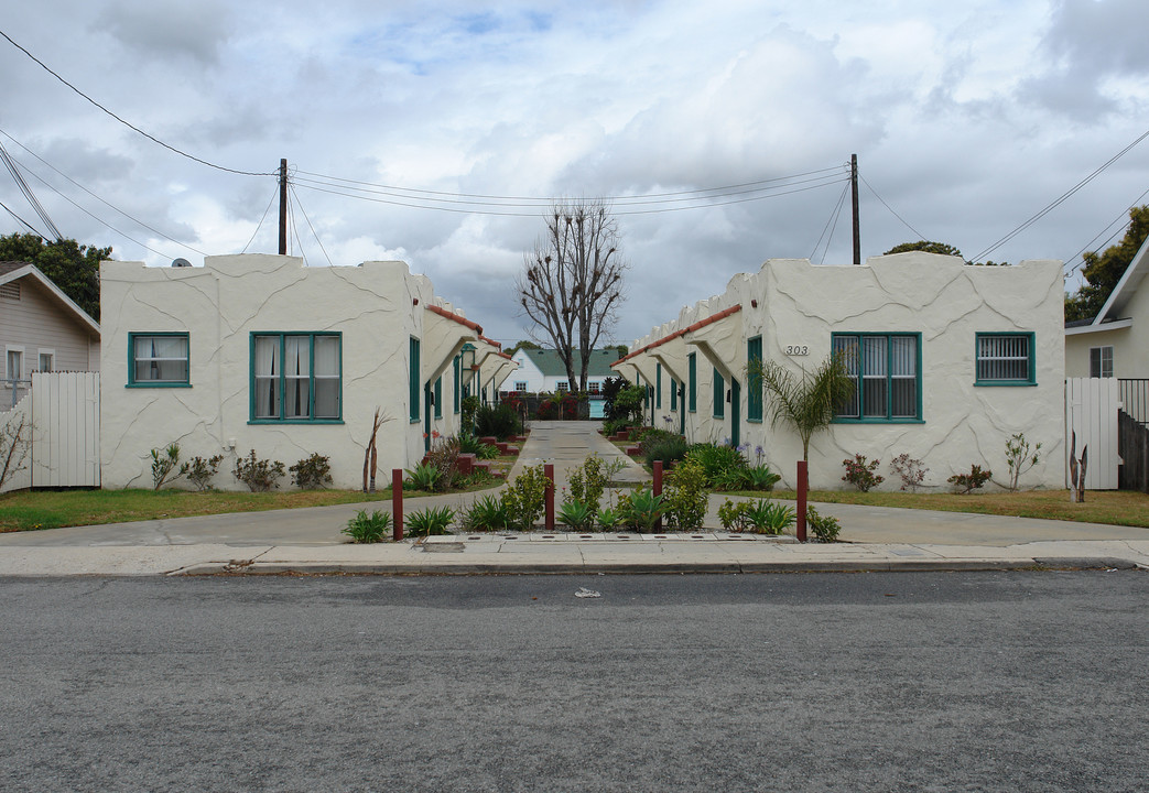 303 W Harrison Ave in Ventura, CA - Foto de edificio