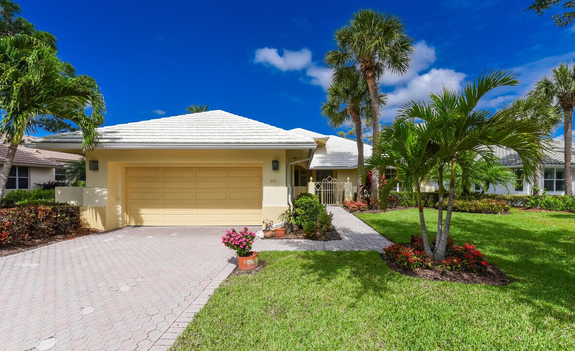 3510 SE Cambridge Dr in Stuart, FL - Building Photo