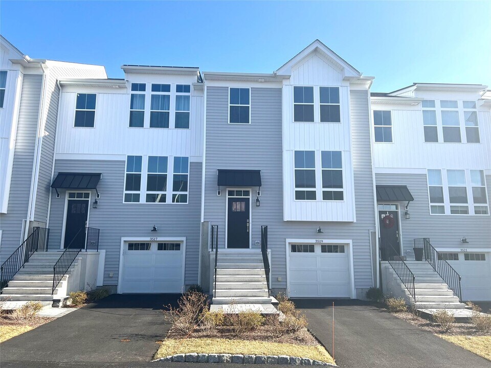3519 Bennington Dr in Fishkill, NY - Building Photo