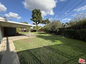 20224 Kinzie St in Los Angeles, CA - Building Photo - Building Photo