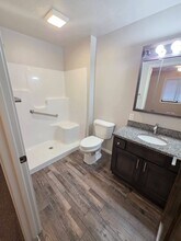 2050 Quail St in Mitchell, SD - Foto de edificio - Building Photo