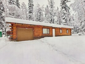 2587 Rachel Ct in North Pole, AK - Building Photo