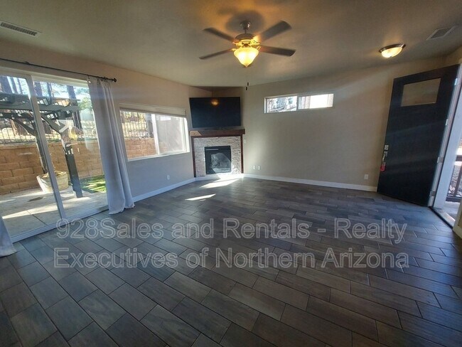 2501 W Mission Timber Cir in Flagstaff, AZ - Building Photo - Building Photo