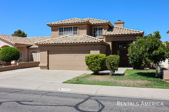 7460 W Crest Ln in Glendale, AZ - Building Photo - Building Photo