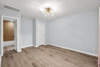 2453 Wentworth St in Houston, TX - Foto de edificio - Building Photo