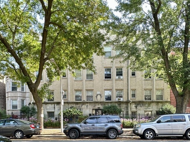 property at 4031 N Kenmore Ave