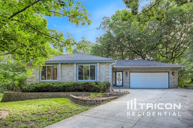1235 Wilderness Park Cir in Eagan, MN - Building Photo - Building Photo