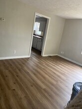 2408 N Hollywood Ave-Unit -Unit 1 in Muncie, IN - Foto de edificio - Building Photo