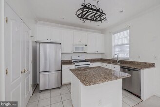 5108 English Terrace in Alexandria, VA - Building Photo - Building Photo