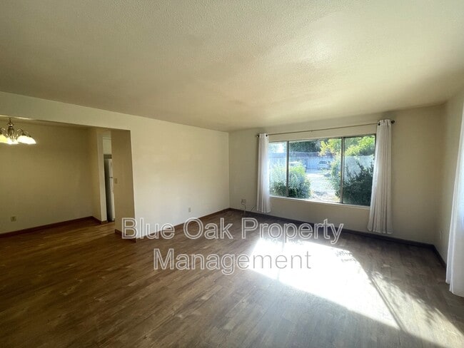 2742 White Ave in Chico, CA - Building Photo - Building Photo