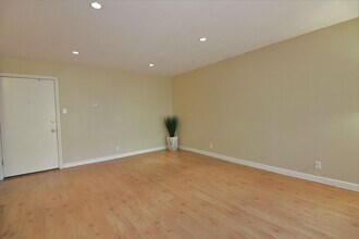 400 N Acacia Ave in Fullerton, CA - Building Photo - Building Photo