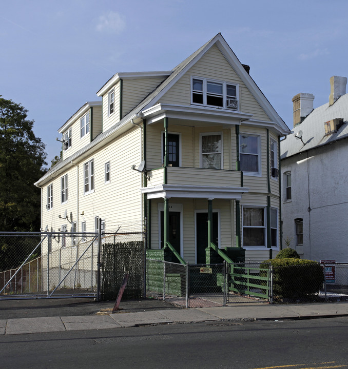 424 W Front St in Plainfield, NJ - Building Photo