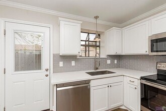 9506 Jefferson Hwy in Baton Rouge, LA - Building Photo - Building Photo