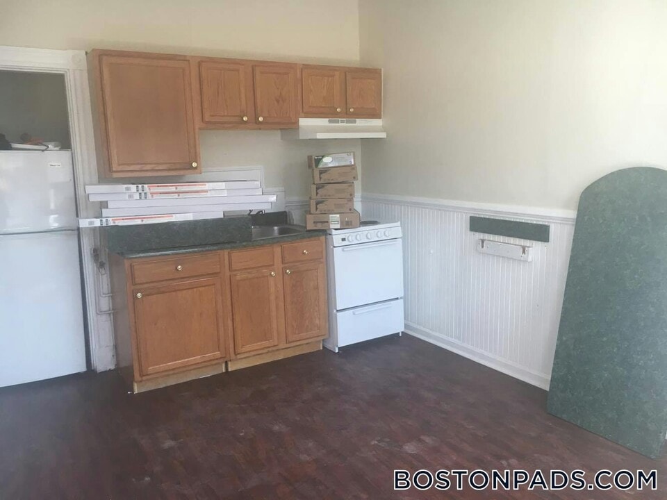 883 Huntington Ave in Boston, MA - Building Photo