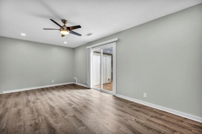 2808 Skyway Cir, Unit 102 in Austin, TX - Building Photo - Building Photo