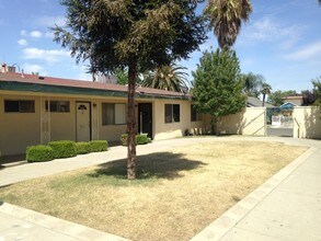 Park-Poplar Apartments in Fresno, CA - Building Photo - Building Photo