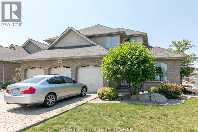 303 Shoreview Cir in Windsor, ON - Building Photo