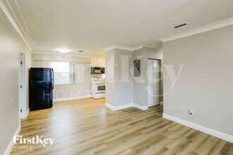 17201 NW 32nd Ave in Miami Gardens, FL - Building Photo - Building Photo
